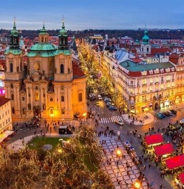 In der Altstadt von Prag gibt es beeindruckende Märkte zur Oster- und Weihnachtszeit.